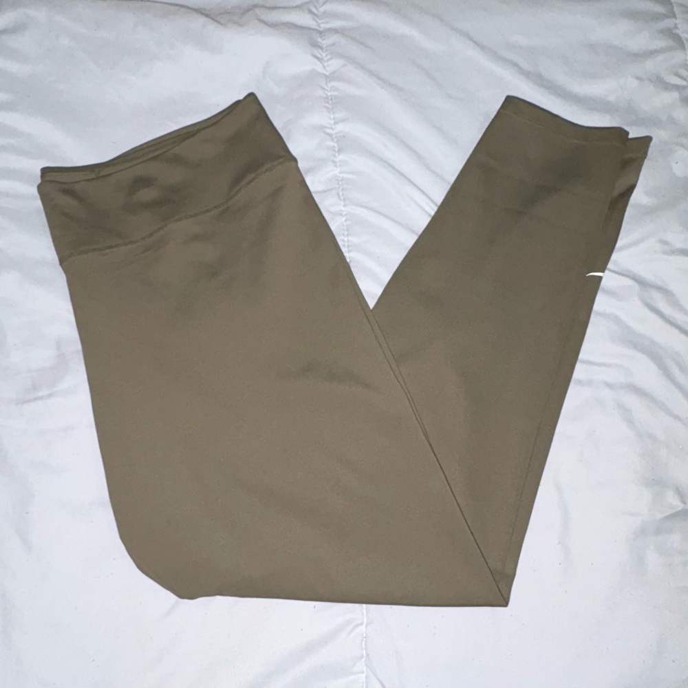 NWOT Mid-Rise Nike Dri-Fit Leggings